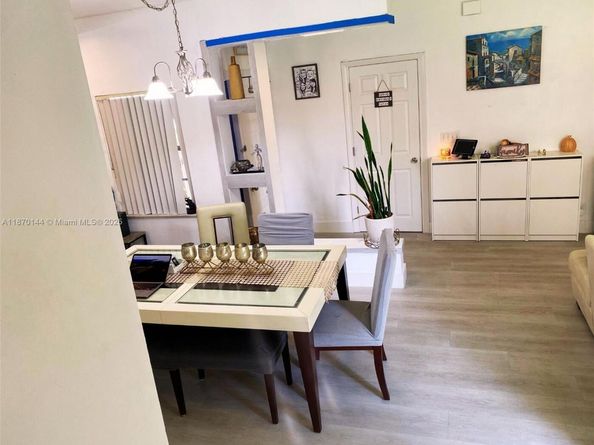 965 SW 180th Ter, Pembroke Pines FL 33029