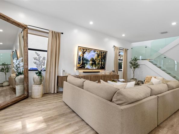 9094 SW 36th St, Miramar FL 33025