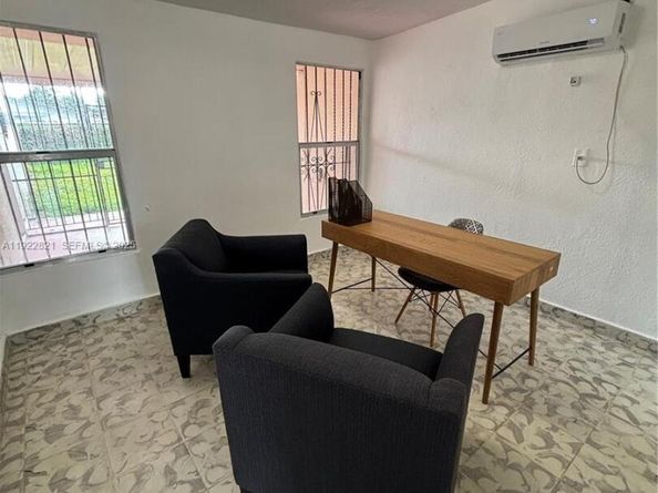 2912 NW 32nd St, Miami FL 33142