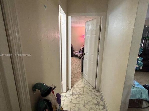 2912 NW 32nd St, Miami FL 33142