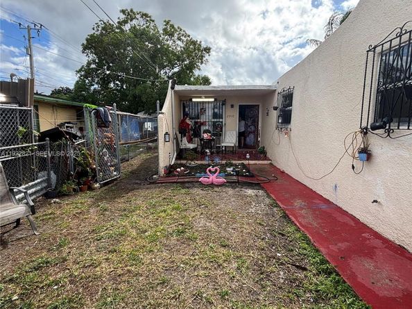 2912 NW 32nd St, Miami FL 33142