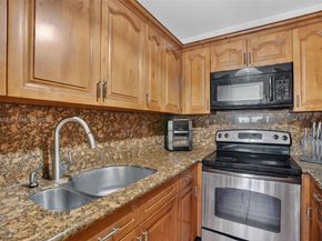 10055 SW 52nd Ter, Miami FL 33165