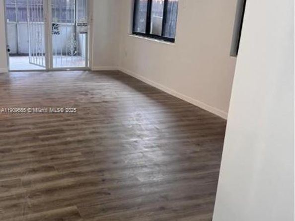 3040 NW 96th St, Miami FL 33147