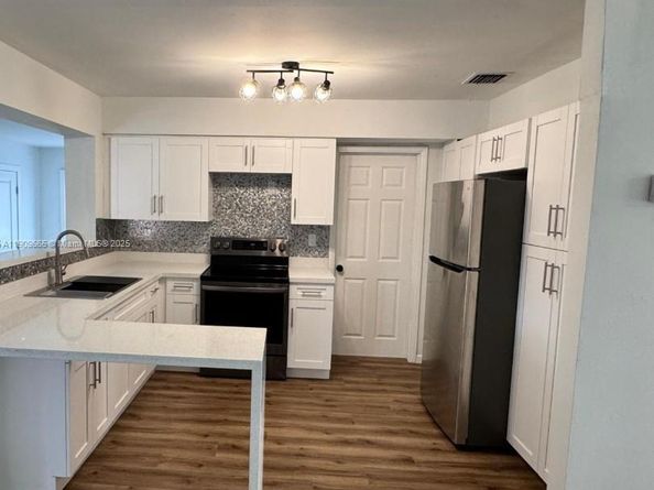 3040 NW 96th St, Miami FL 33147