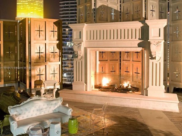 485 Brickell Ave 2210, Miami FL 33131