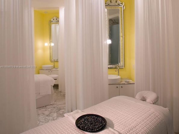 485 Brickell Ave 2210, Miami FL 33131