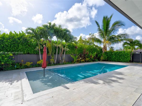 2521 SW 105th Ave, Miami FL 33165