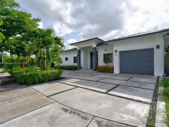 2521 SW 105th Ave, Miami FL 33165