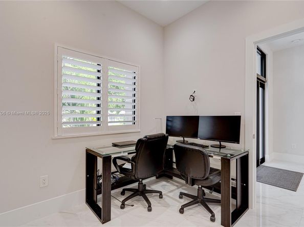 2521 SW 105th Ave, Miami FL 33165