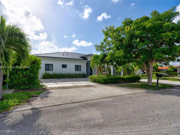 2521 SW 105th Ave, Miami FL 33165