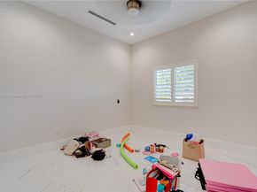 2521 SW 105th Ave, Miami FL 33165