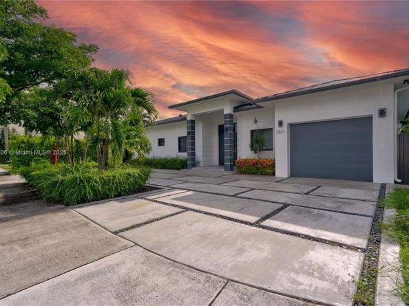 2521 SW 105th Ave, Miami FL 33165
