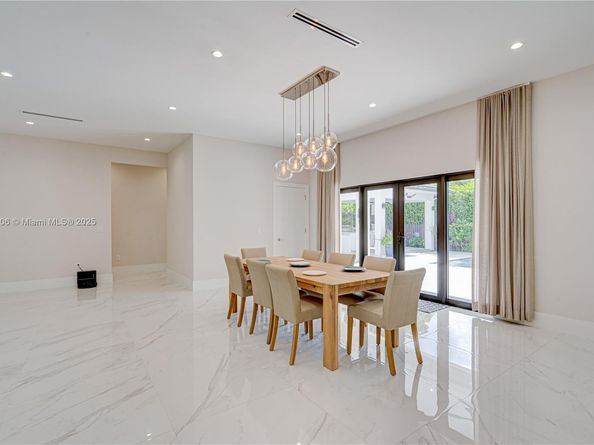 2521 SW 105th Ave, Miami FL 33165