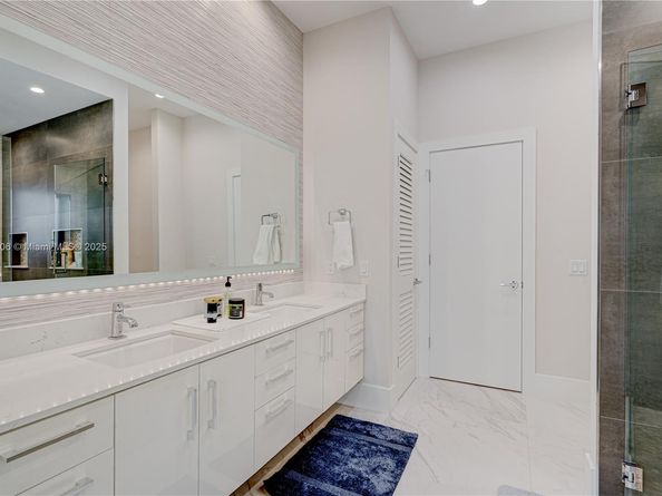 2521 SW 105th Ave, Miami FL 33165
