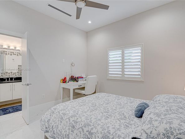 2521 SW 105th Ave, Miami FL 33165