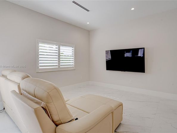 2521 SW 105th Ave, Miami FL 33165