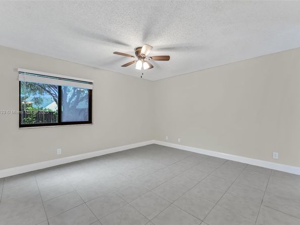 9209 NW 49th Pl, Sunrise FL 33351