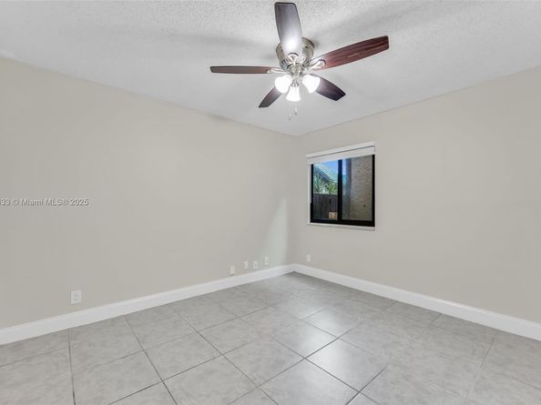 9209 NW 49th Pl, Sunrise FL 33351