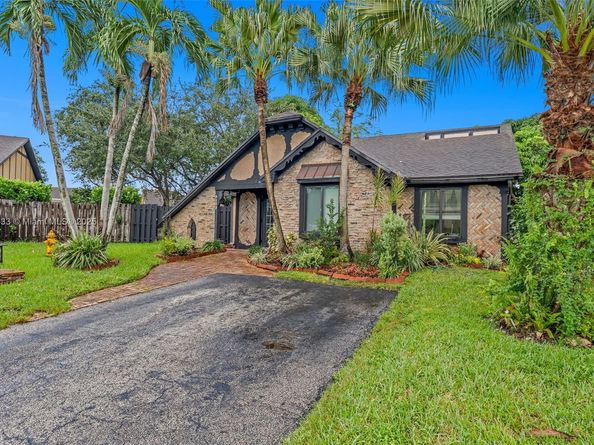 9209 NW 49th Pl, Sunrise FL 33351