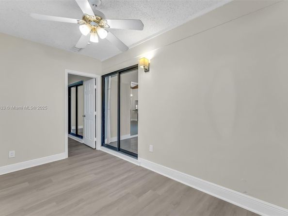 9209 NW 49th Pl, Sunrise FL 33351
