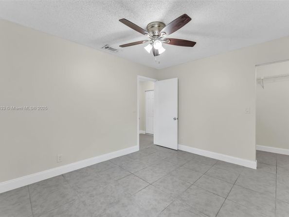 9209 NW 49th Pl, Sunrise FL 33351