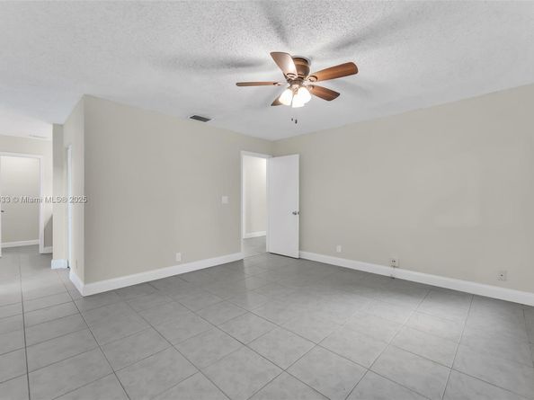 9209 NW 49th Pl, Sunrise FL 33351