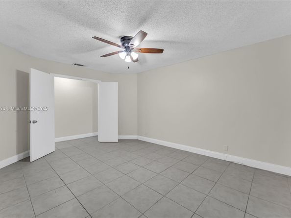9209 NW 49th Pl, Sunrise FL 33351
