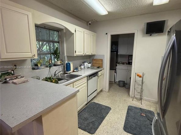 6235 SW 24th St, Miami FL 33147