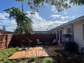 803 Ridge Rd 7, Lantana FL 33462