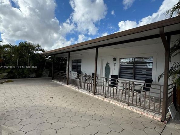 971 E 13th St, Hialeah FL 33010