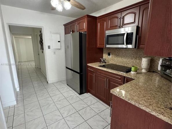 971 E 13th St, Hialeah FL 33010