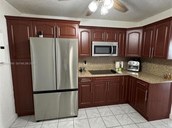 971 E 13th St, Hialeah FL 33010