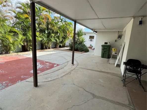 971 E 13th St, Hialeah FL 33010