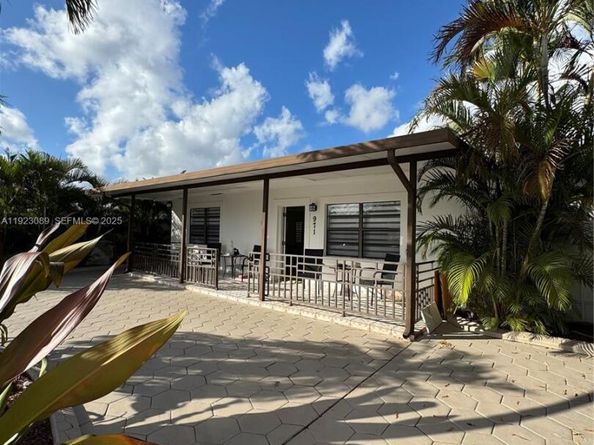 971 E 13th St, Hialeah FL 33010