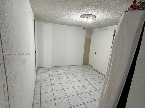 971 E 13th St, Hialeah FL 33010