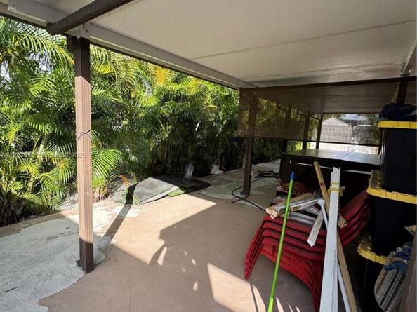 971 E 13th St, Hialeah FL 33010