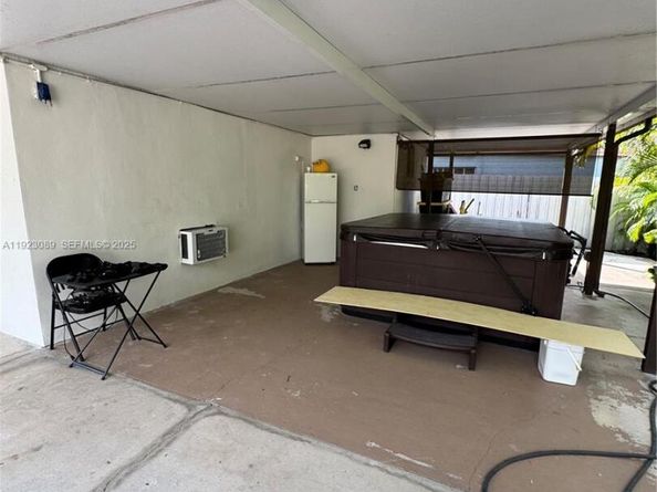 971 E 13th St, Hialeah FL 33010