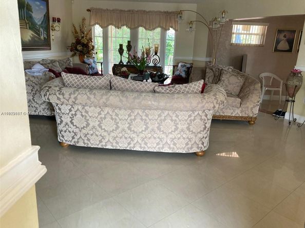 12548 SW 210th St, Miami FL 33177