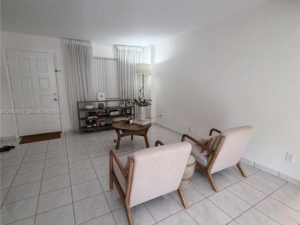 17000 NW 67th Ave 112, Hialeah FL 33015