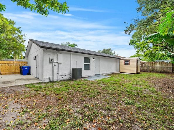 8201 SW 7th Ct, North Lauderdale FL 33068