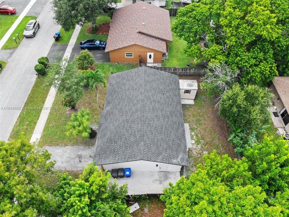 8201 SW 7th Ct, North Lauderdale FL 33068
