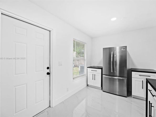 8201 SW 7th Ct, North Lauderdale FL 33068