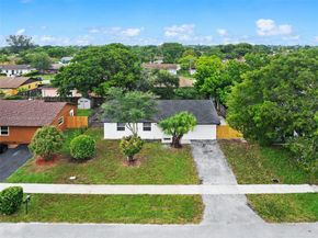 8201 SW 7th Ct, North Lauderdale FL 33068