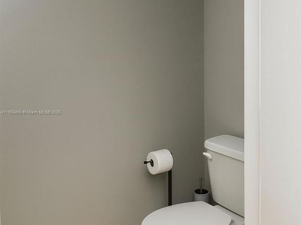 555 NE 15th St 32D, Miami FL 33132