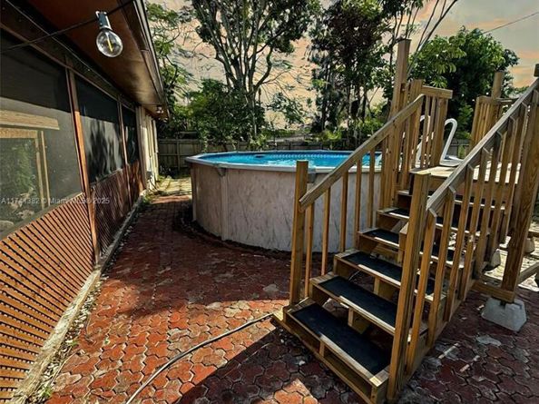 658 SW 1st Ct, Boynton Beach FL 33426