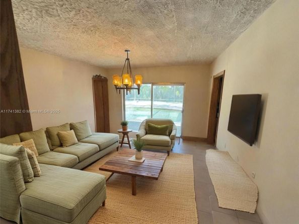658 SW 1st Ct, Boynton Beach FL 33426