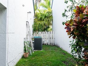 220 NE 211th St, Miami FL 33179