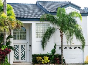 220 NE 211th St, Miami FL 33179