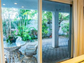 220 NE 211th St, Miami FL 33179