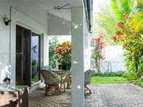 220 NE 211th St, Miami FL 33179